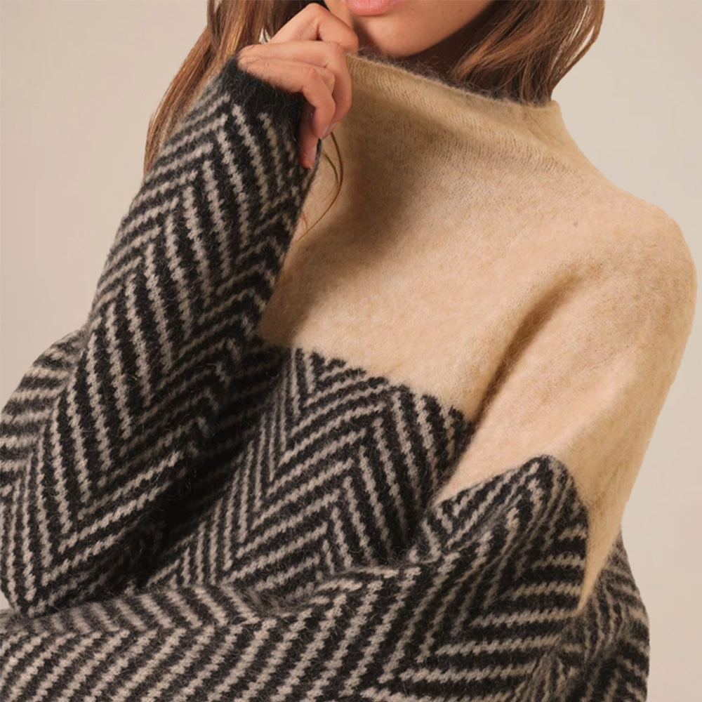 ZARIA | Cozy Turtleneck