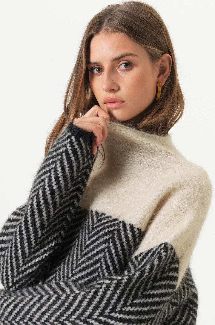 ZARIA | Cozy Turtleneck